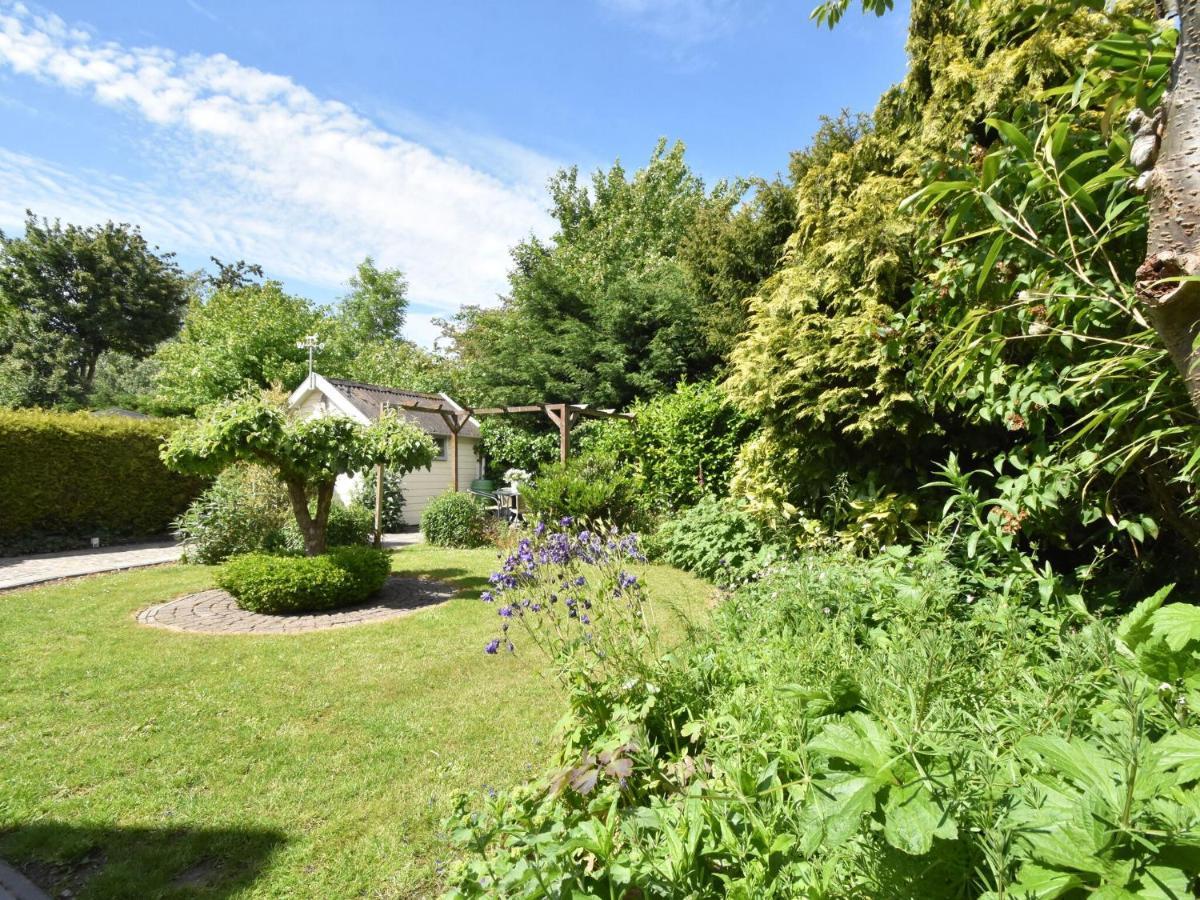 Balmy Holiday Home In Tuitjenhorn With Fenced Garden Zewnętrze zdjęcie
