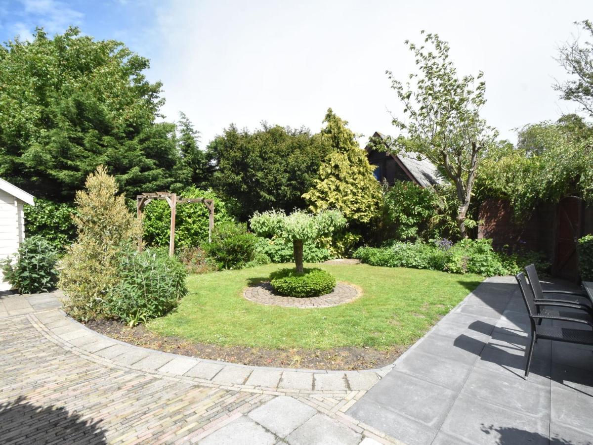Balmy Holiday Home In Tuitjenhorn With Fenced Garden Zewnętrze zdjęcie