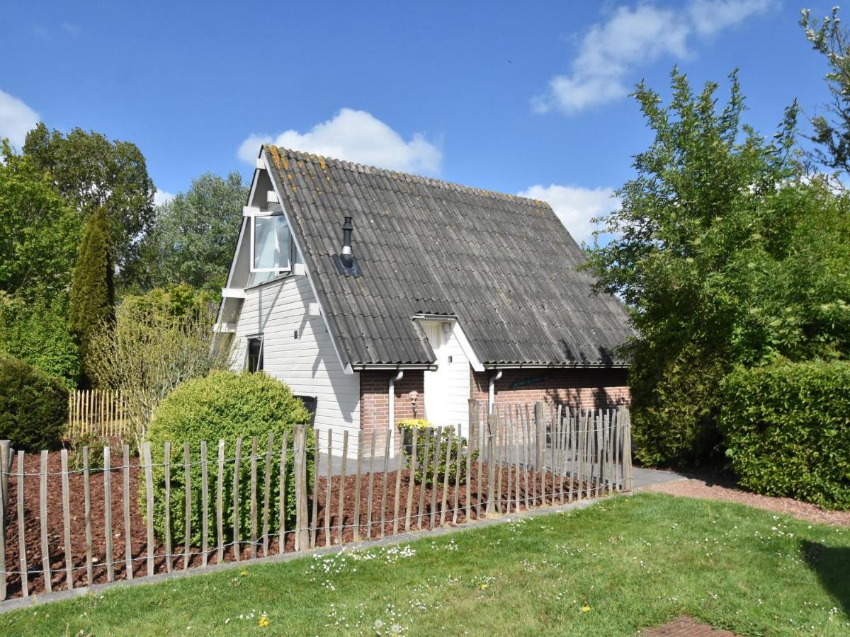 Balmy Holiday Home In Tuitjenhorn With Fenced Garden Zewnętrze zdjęcie